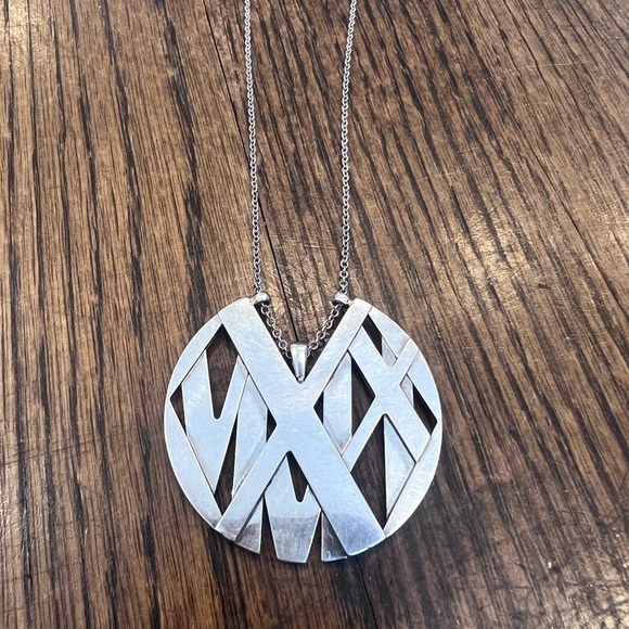 Tiffany&Co Atlas® round pendant in sterling silver - Picture 4 of 8